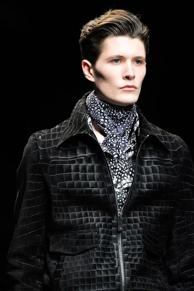 Look 77
